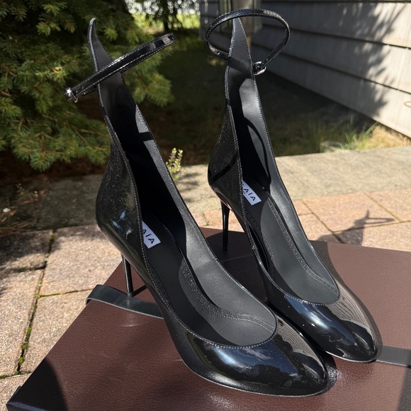 Alaia Shoes - Alaia Decollete Patent Pump Heel